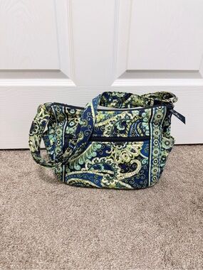 VERA BRADLEY BLUE RHYTHM BLUES PAISLEY ADJUST CROSSBODY HIPSTER Purse